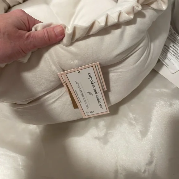 ✨Luxurious Cream pet Bedding! 🐈 🐶 - Picture 5 of 6
